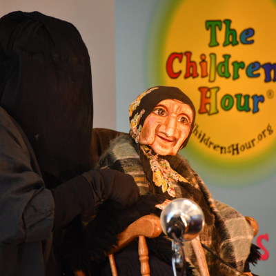 Loren Kahn Puppet Theater - old lady performance on The Children's Hour